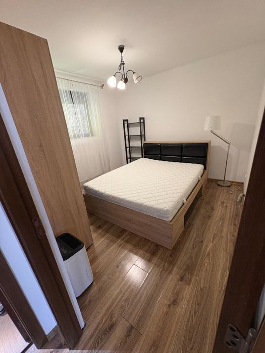 Ap la demisol 3 camere 50mp str Scolii Dambul Rotund! Parcare inclusa