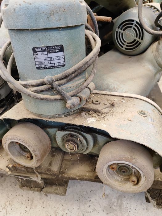 Sistem de avans cu role