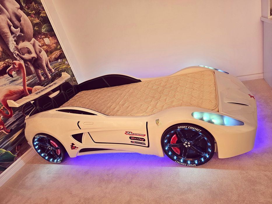 Pat masina V7 cu telecomanda.