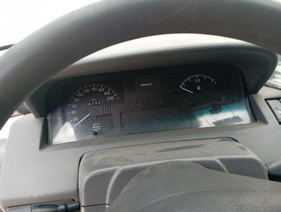 Рено Клио-1997 г -на части