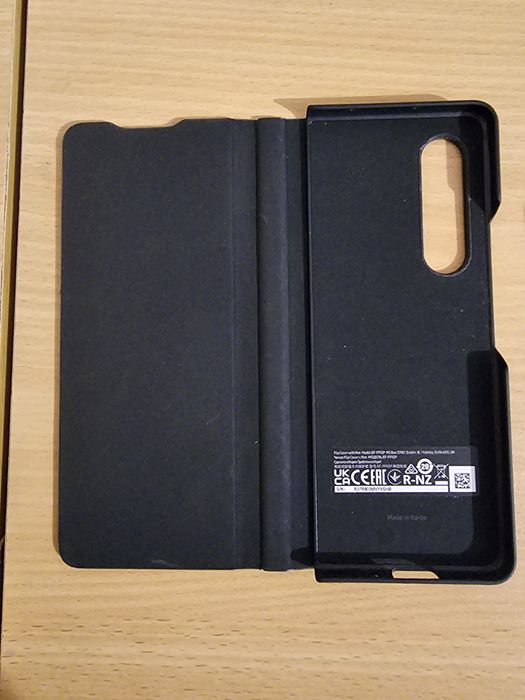 Продам чехол на самсунг z fold3