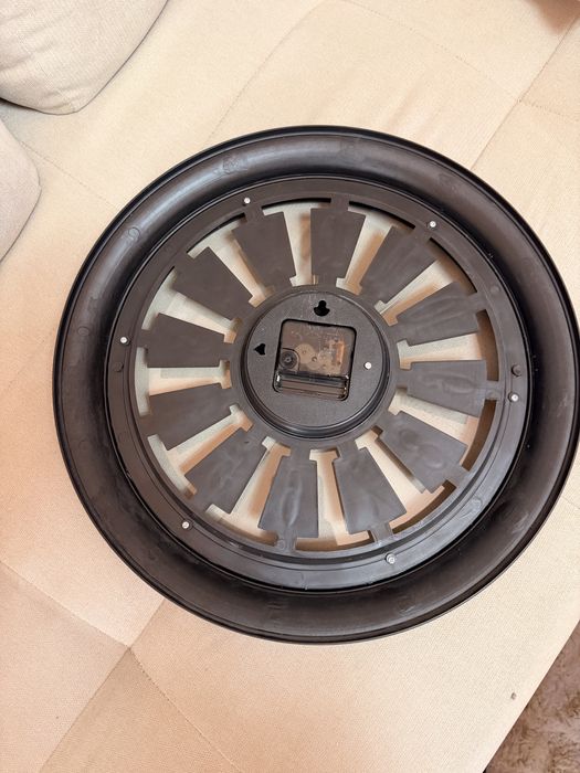 Стенен часовник