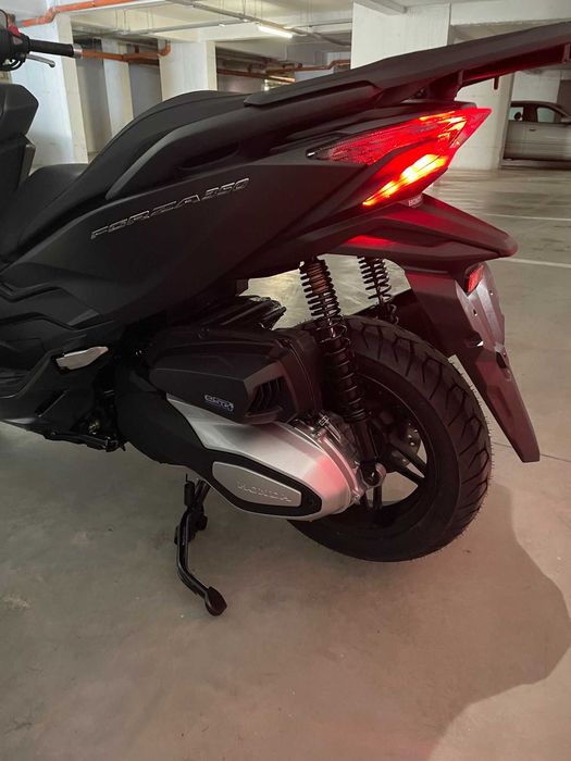 Honda forza 350    .