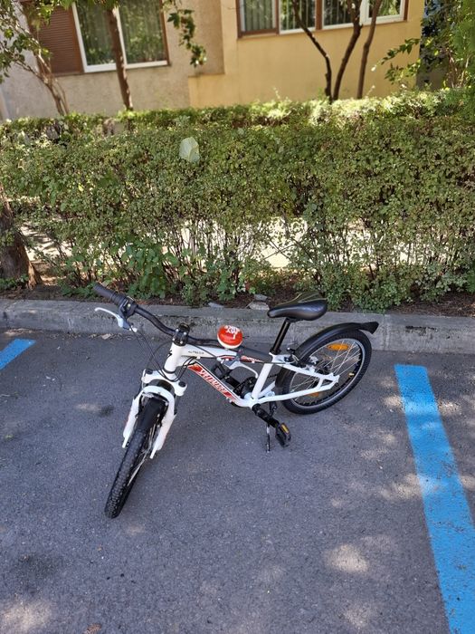 Vând bicicletă Specialized