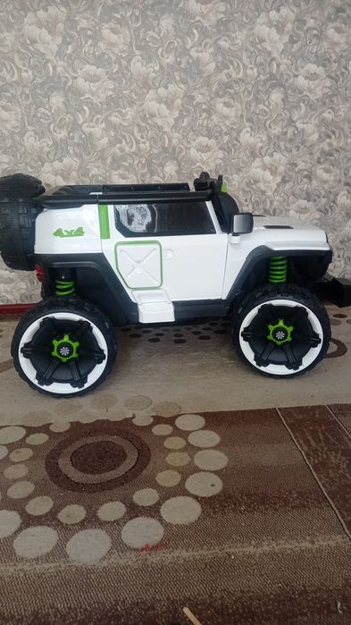 Продаётся детская машина,,Джип,,