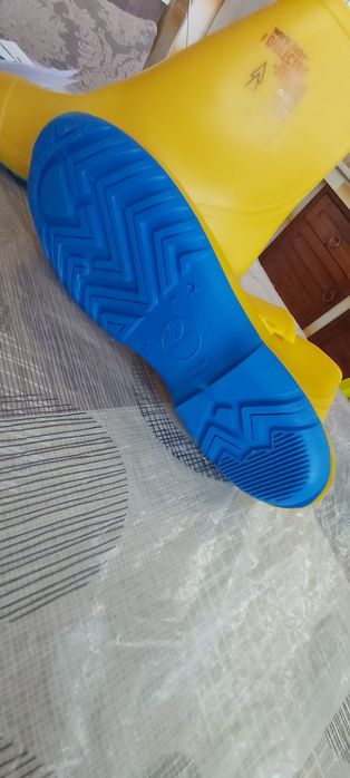 Диелектрични боти и ръкавици  до 20 кВКВ