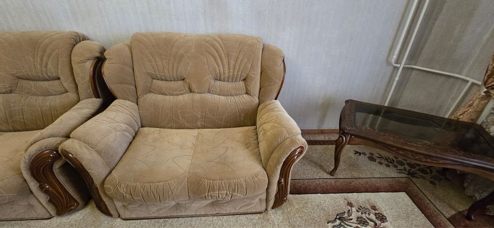 Продам диван с креслом-кооватью.