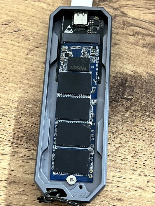 SSD m2 1 tb с кейсом