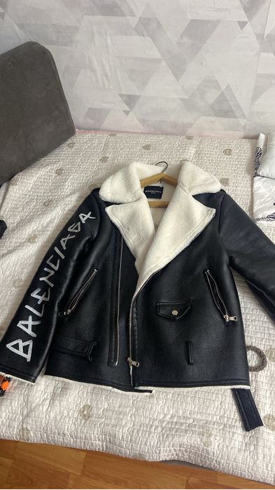 Продам кожанку 48 размер