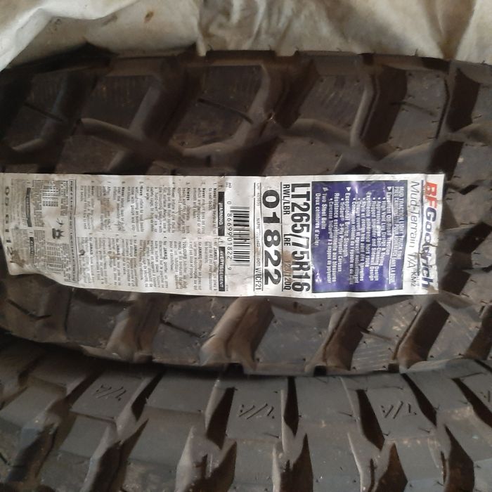 Продам новые шины.Внедорожник