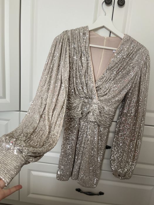 Rochie paiete TGH, o singura purtare, marimea 34-xs,pret achizitie 600