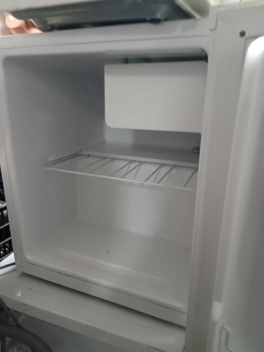 Малък хладилник ,втора употреба,плюс голям хладилник,втора употреба