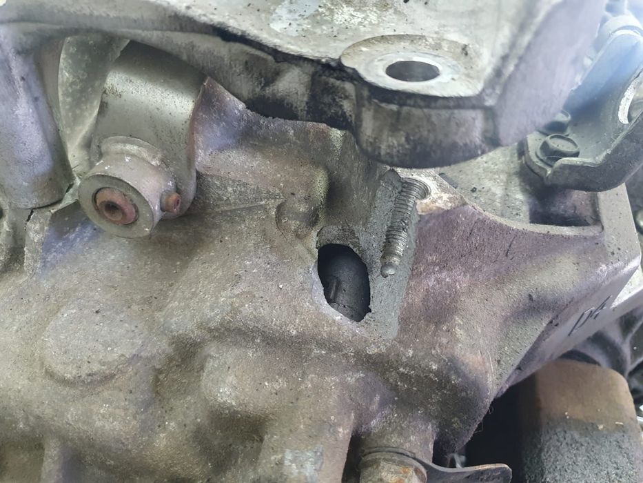 Cutie de viteze manuala 6 trepte 4x4 2.0 dci m9r Nissan Qashqai 1 J10