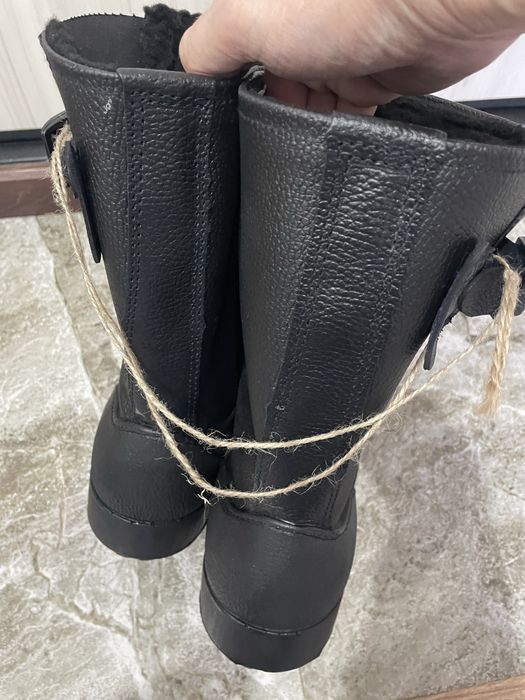 Продам унты новые