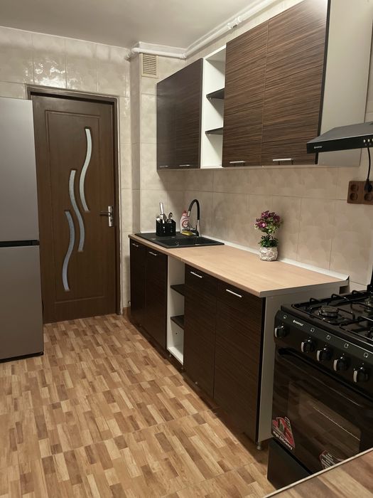 Inchiriez apartament cu 3 camere decomandat in regim hotelier