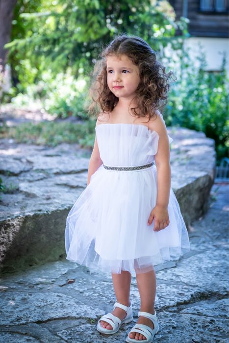 бяла рокля за дете на една и три година