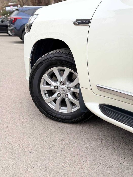 Sotuvda Toyota Land Cruiser 200