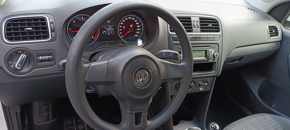 Vând Volkswagen polo 2013.