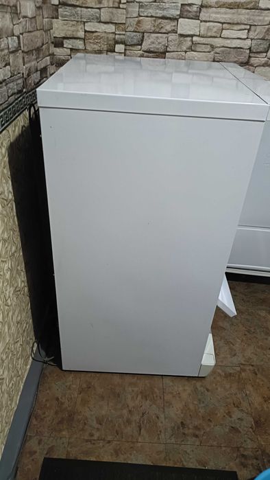 Продам морозильную камеру  indesit