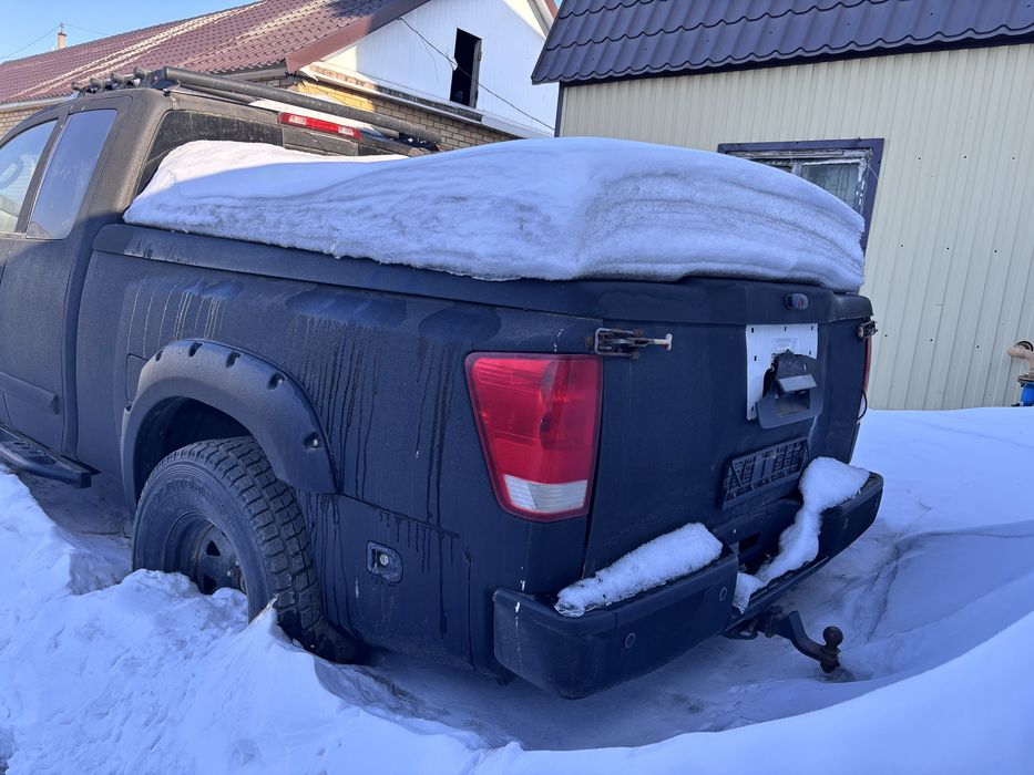 Nissan titan pick up