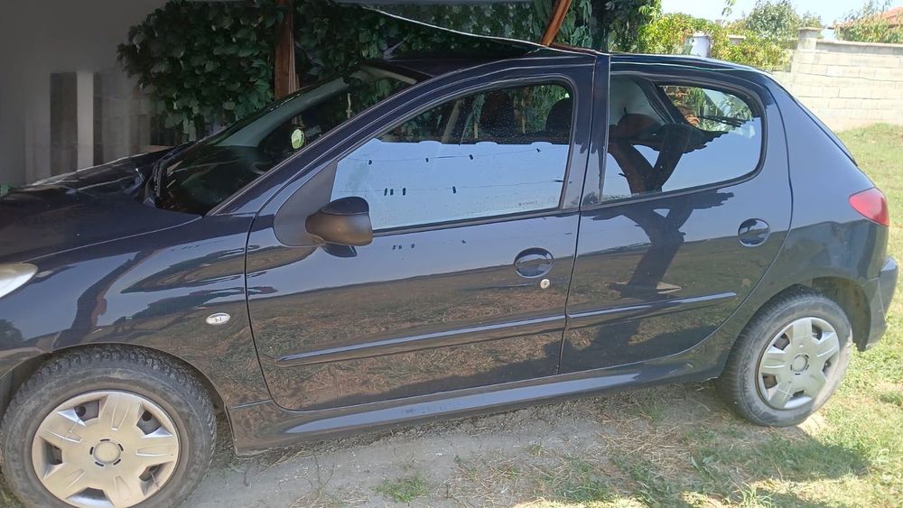 Продавам кола Peugeout 206 plus (2010 година)