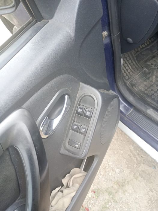 Vând Dacia Duster