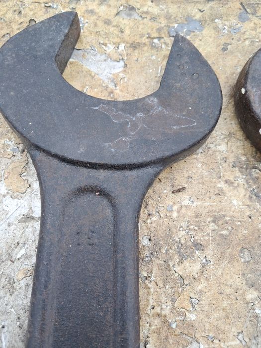 Vând chei fixe mari