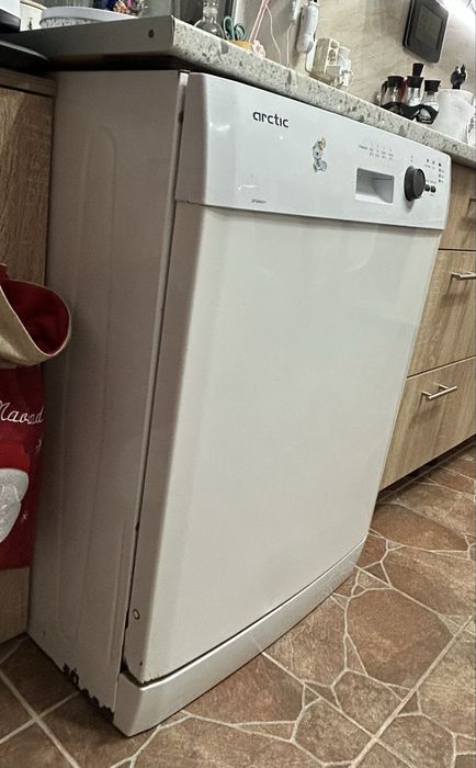 masina de spalat vase arctic