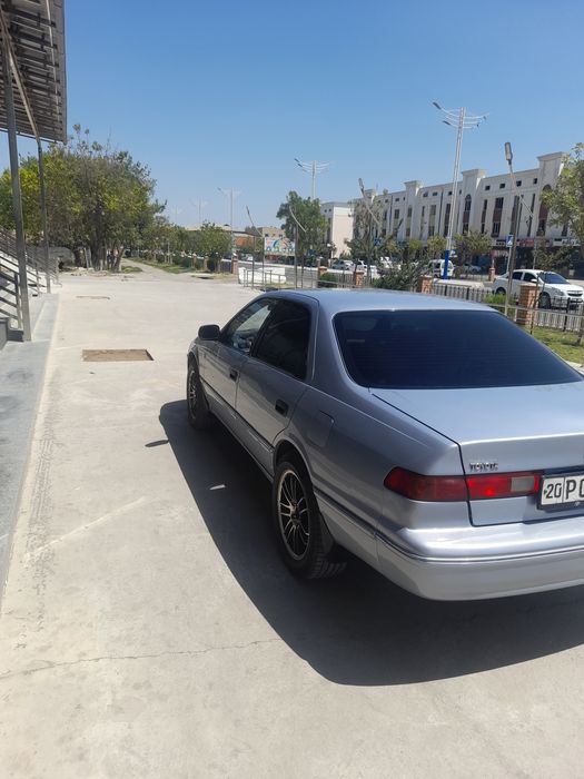 Срочно продаётся Toyota Camry двадцатка