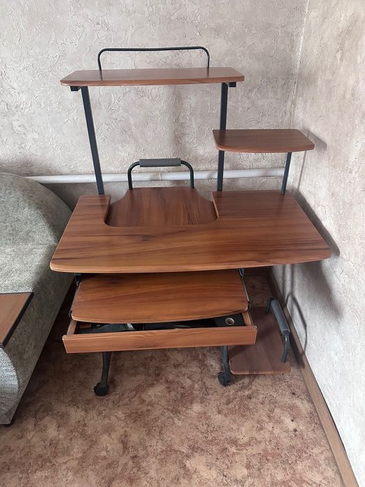 Компьютерный стол с доставкой на дом