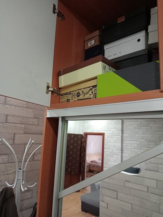 Продам шкаф в прихожей