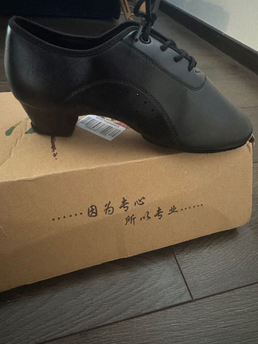 Pantofi dans baieti marimea 38