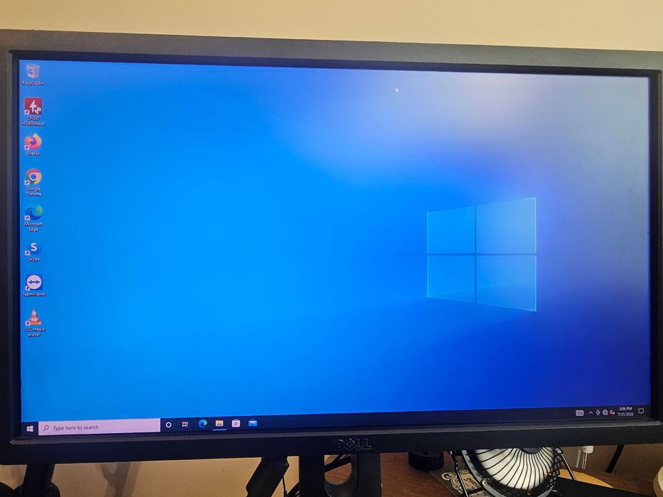 Настолен компютър с Windows 10, SSD + HDD (440 GB) – Готов за работа/забавление