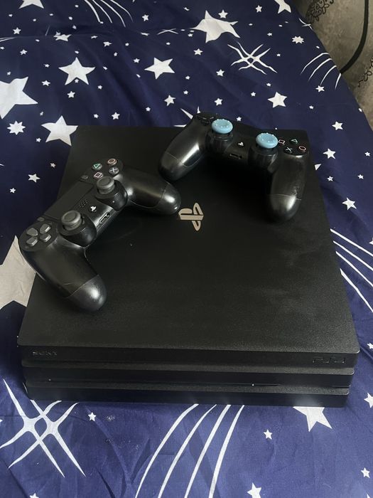 Vand PS4 Pro 1TB 2 Controlere