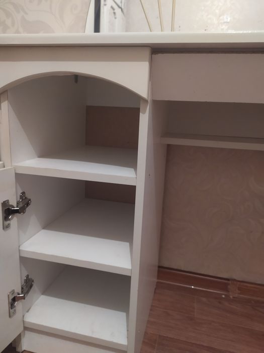 продам трюмо с зеркалом