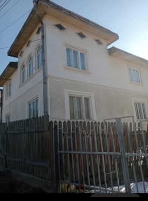Vănd etajul unei case in Vatra Dornei!