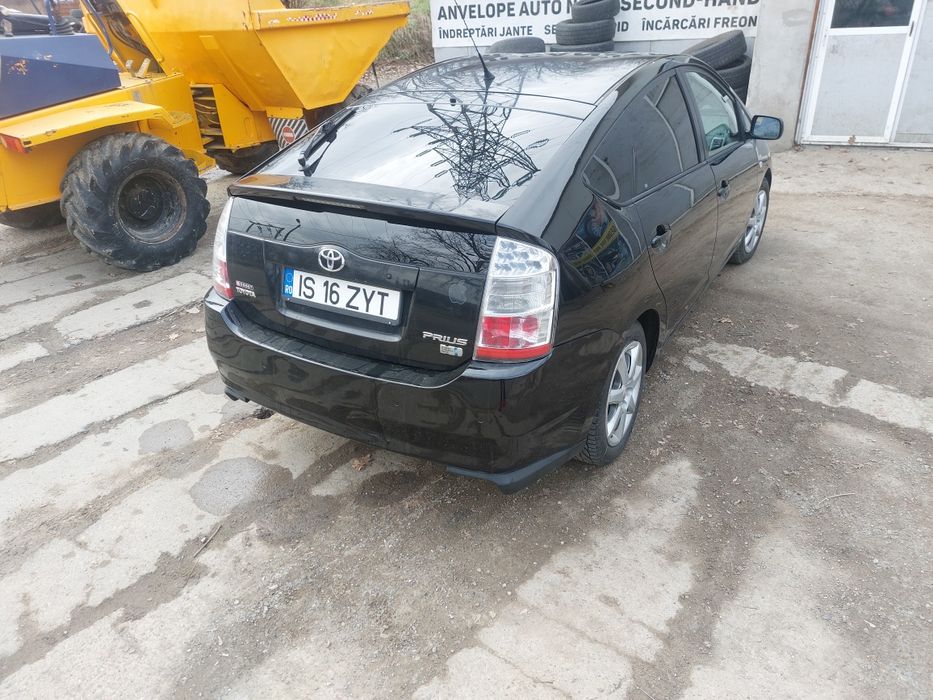 Vând toyota prius 1.5 benzina  hibrid
