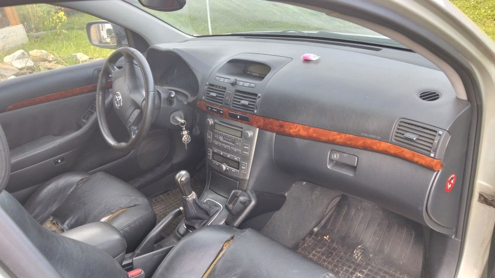 Toyota Avensis Benzină