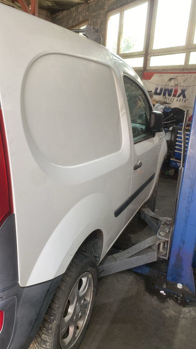Dezmembrez Renault Kangoo 1.5 diesel 2010