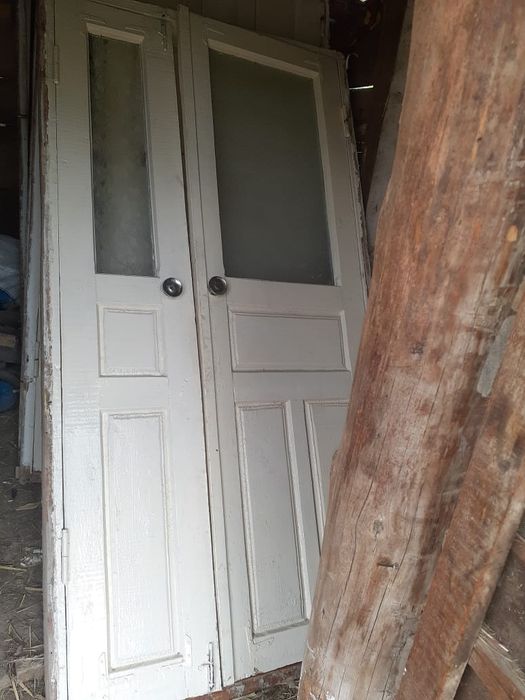 Дверь, деревянная.