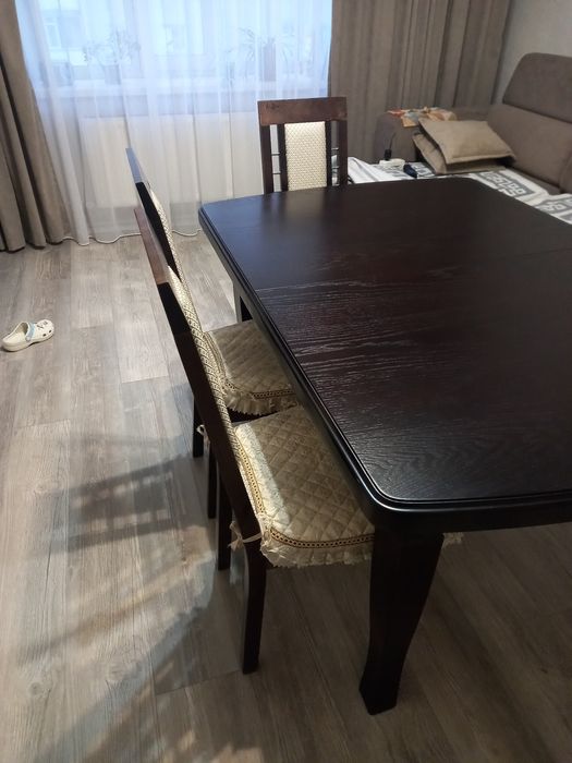 Продам стол для гостиной