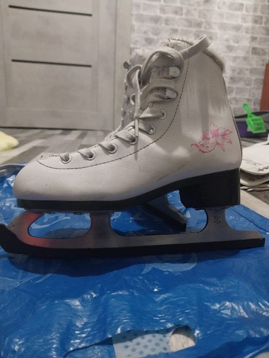 Продам коньки в нормальном состоянии