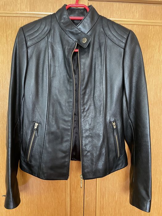 Vând geaca de piele noua