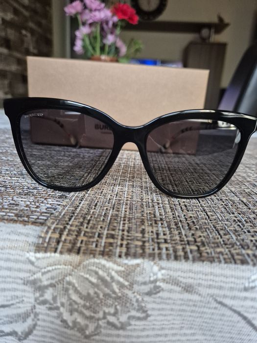 оригинални слънчеви очила burberry