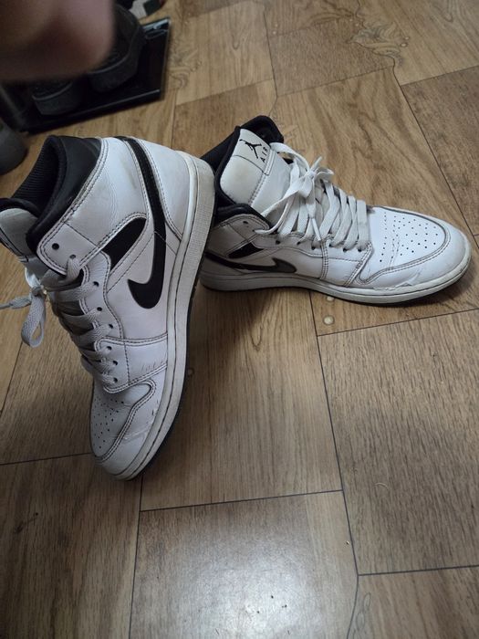 Sneakers Air Jordan 1 Mid (GS) DQ8423 132 Alb