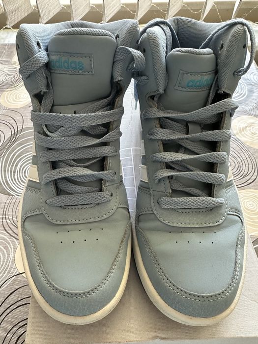 Сини кецове на Adidas