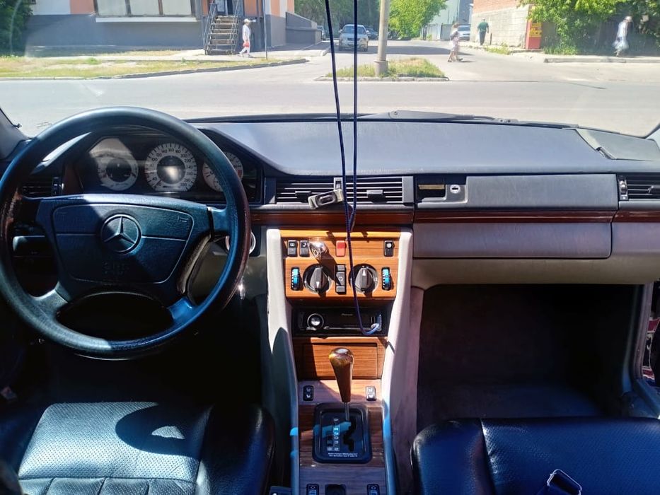 Продам Мерс 124 ешка