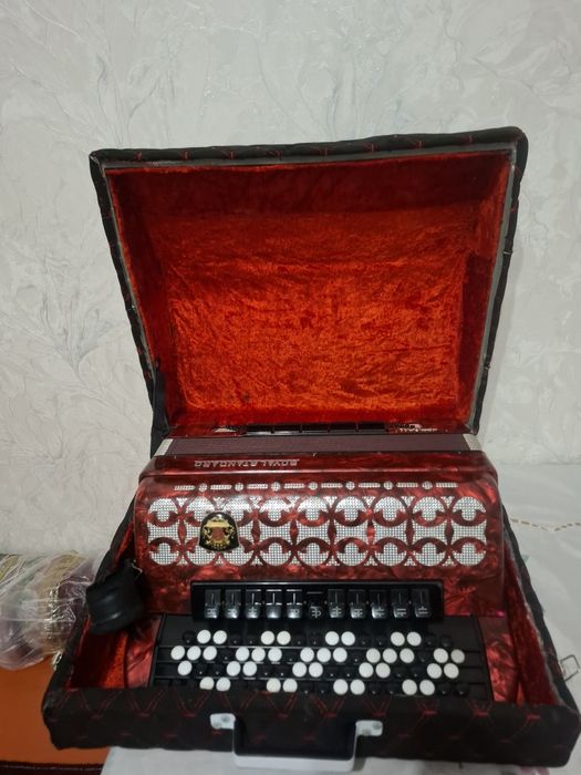 Продаётся баян Рояль стандарт