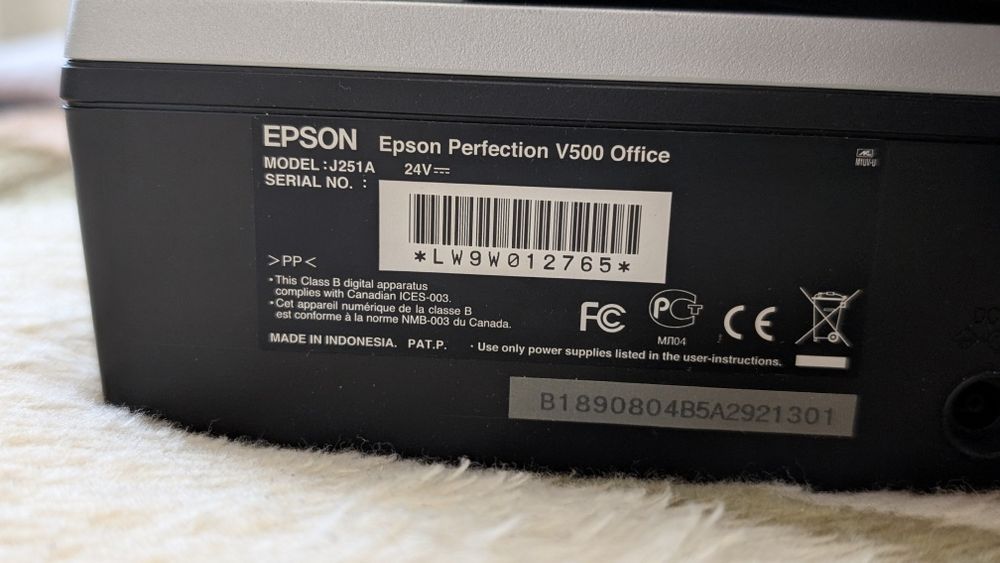 Планшетный сканер Epson