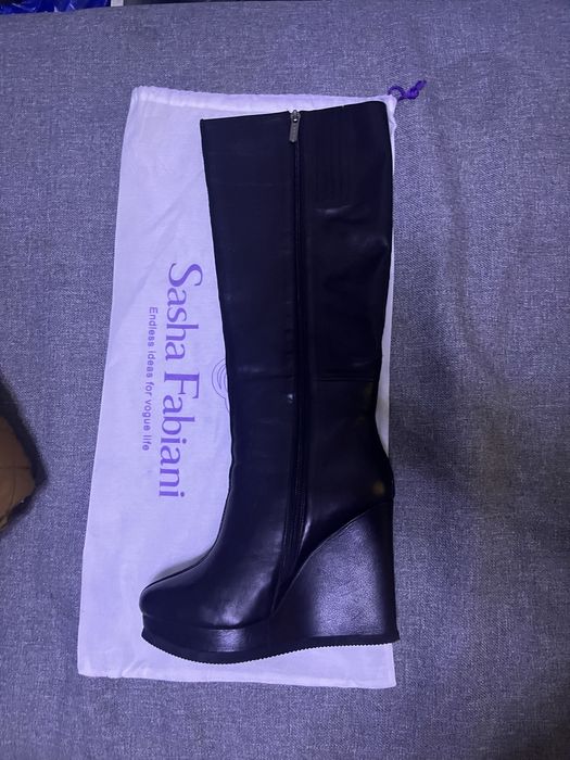 Прожам женские сапоги на платформе